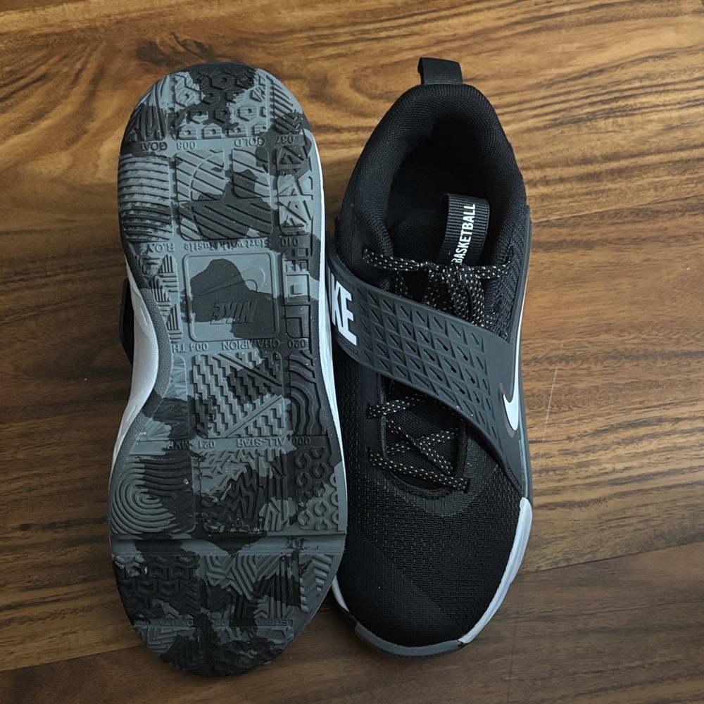 Nike Kids Team Hustle D12 sneakers - Picture 4 of 5